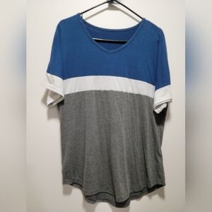 Simple color block V neck tee - women's large